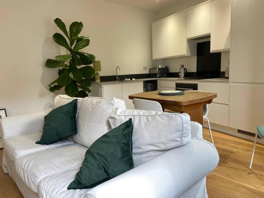 Poets Rest, Free Parking, Ev Socket Fees Apply Walk To Beach Brighton Exterior photo